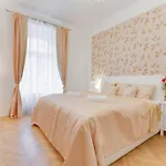 Prague Days - 3Bdr Apt - Small Balcony - 2 Bathrooms - 90 Sqm