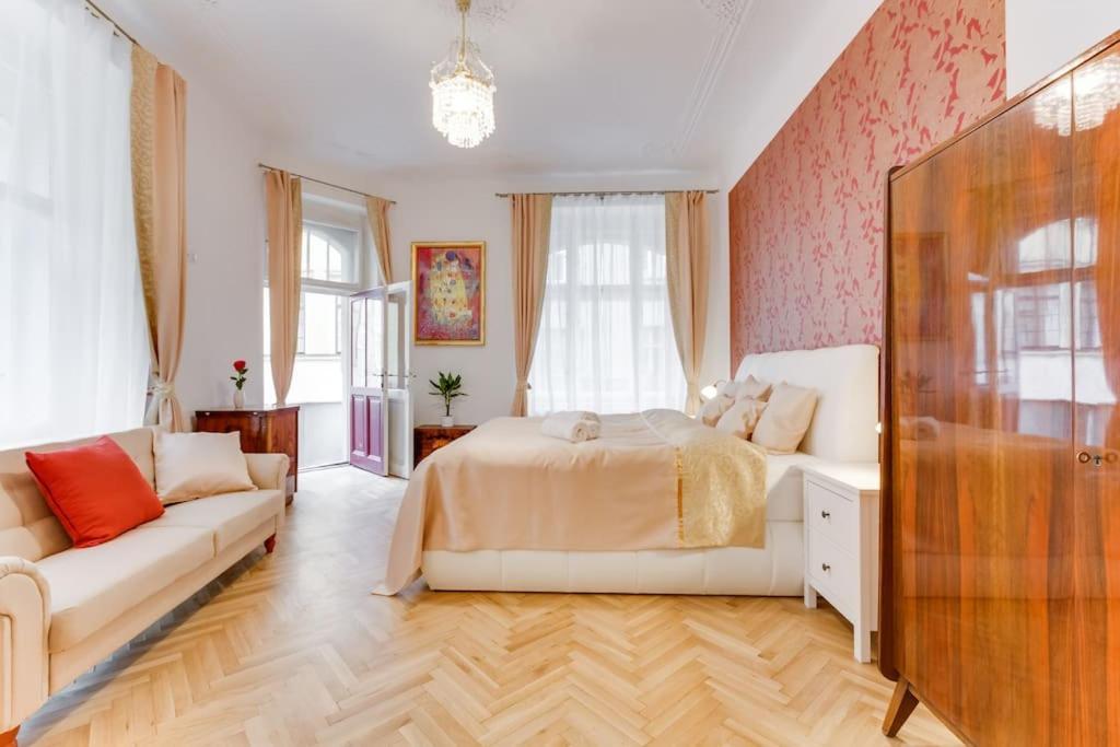 Days - 3bdr - Small Balcony - 2 Bathrooms - 90 Sqm *