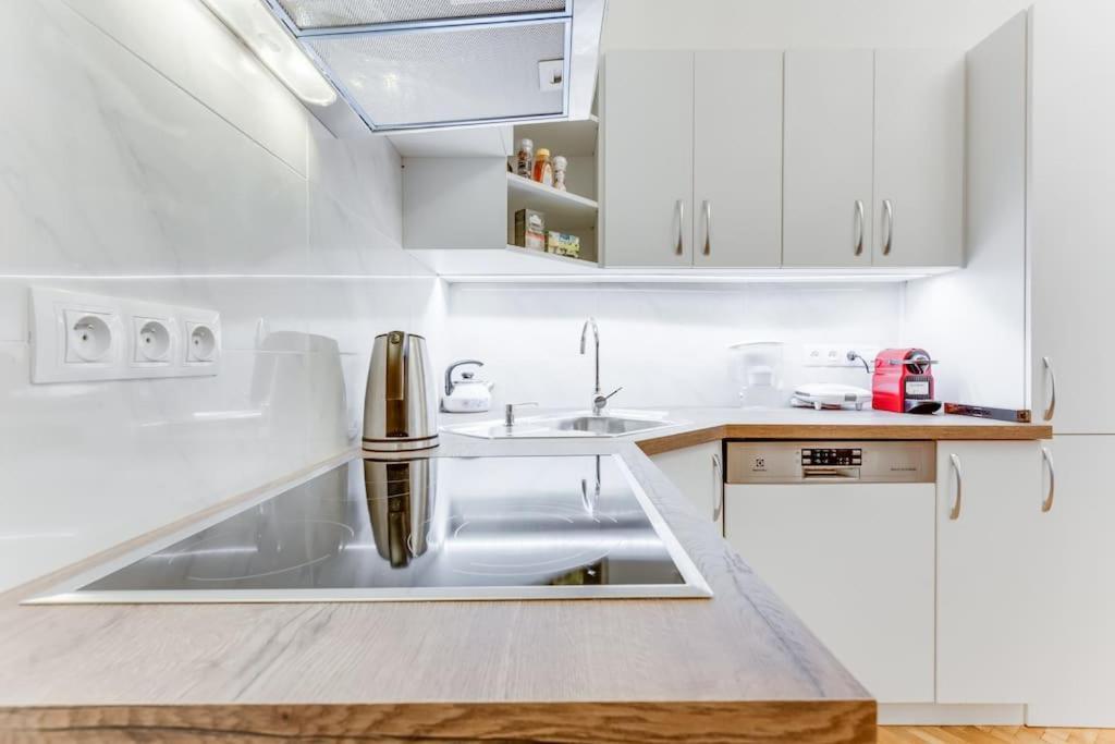 Days - 3bdr - Small Balcony - 2 Bathrooms - 90 Sqm Prag