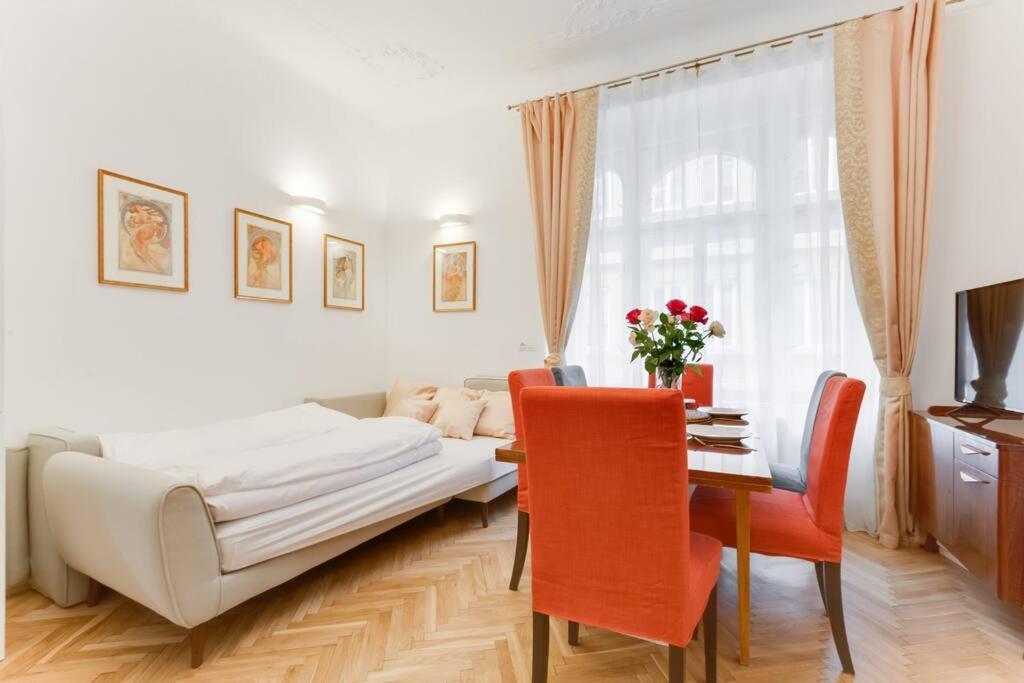 Apartment Days - 3bdr - Small Balcony - 2 Bathrooms - 90 Sqm