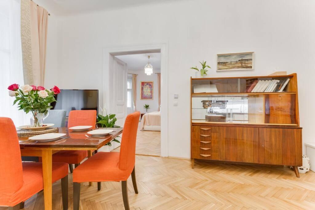 Days - 3bdr - Small Balcony - 2 Bathrooms - 90 Sqm Prag
