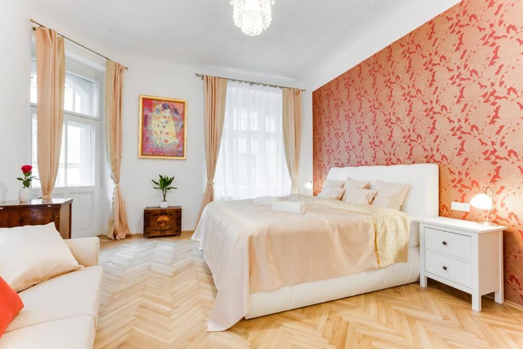Apartment Days - 3bdr - Small Balcony - 2 Bathrooms - 90 Sqm
