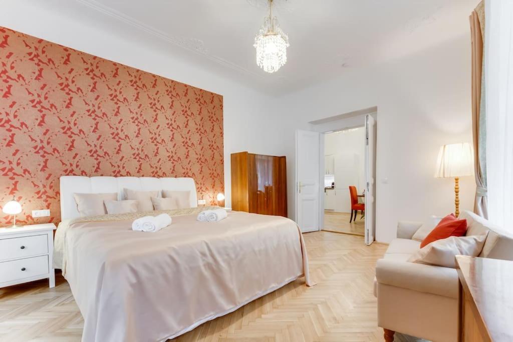 Apartment Days - 3bdr - Small Balcony - 2 Bathrooms - 90 Sqm Prag