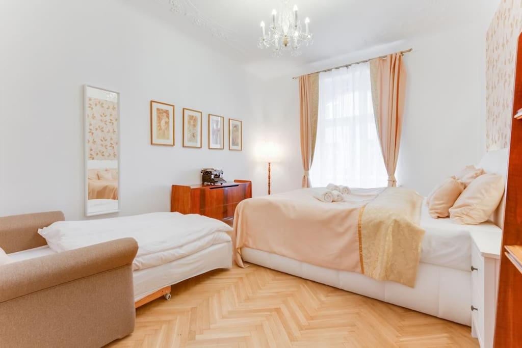 Days - 3bdr - Small Balcony - 2 Bathrooms - 90 Sqm Prag