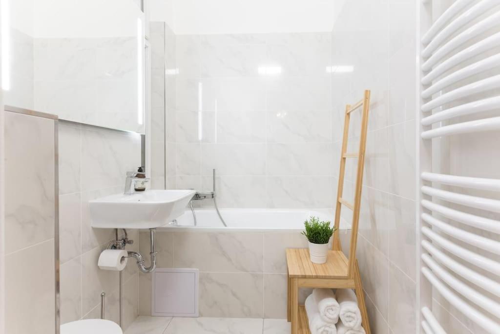 Days - 3bdr - Small Balcony - 2 Bathrooms - 90 Sqm Apartment