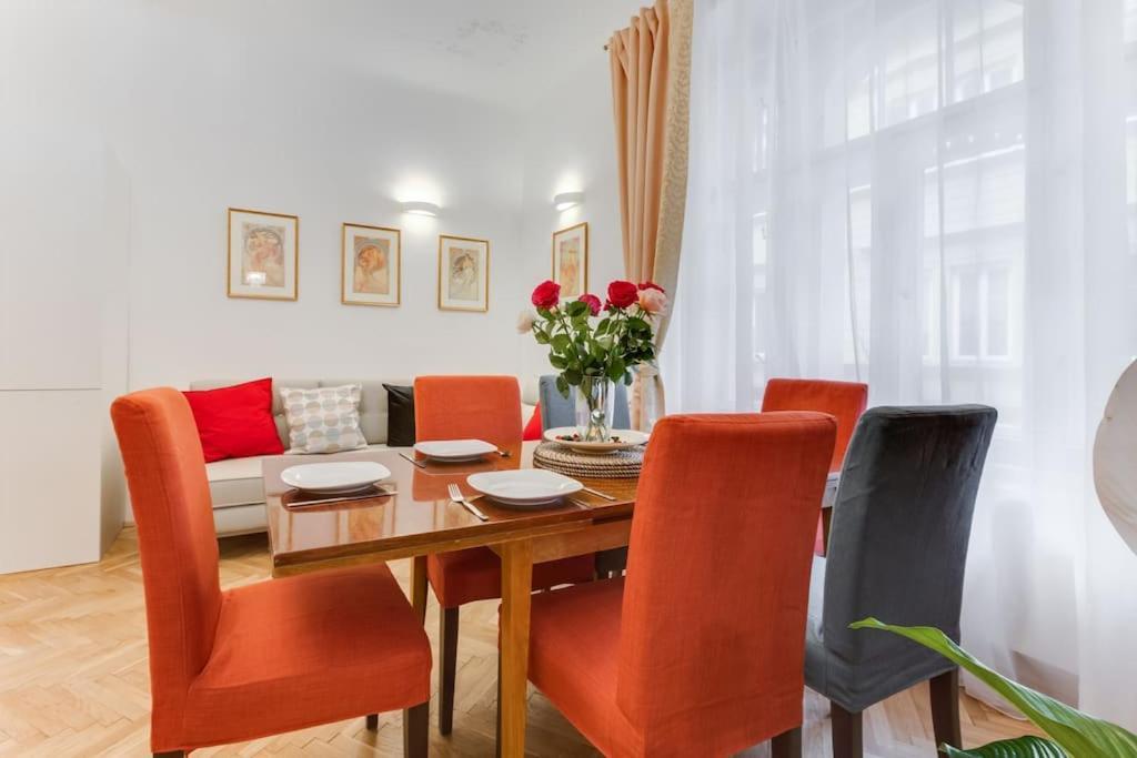 Days - 3bdr - Small Balcony - 2 Bathrooms - 90 Sqm Apartment *