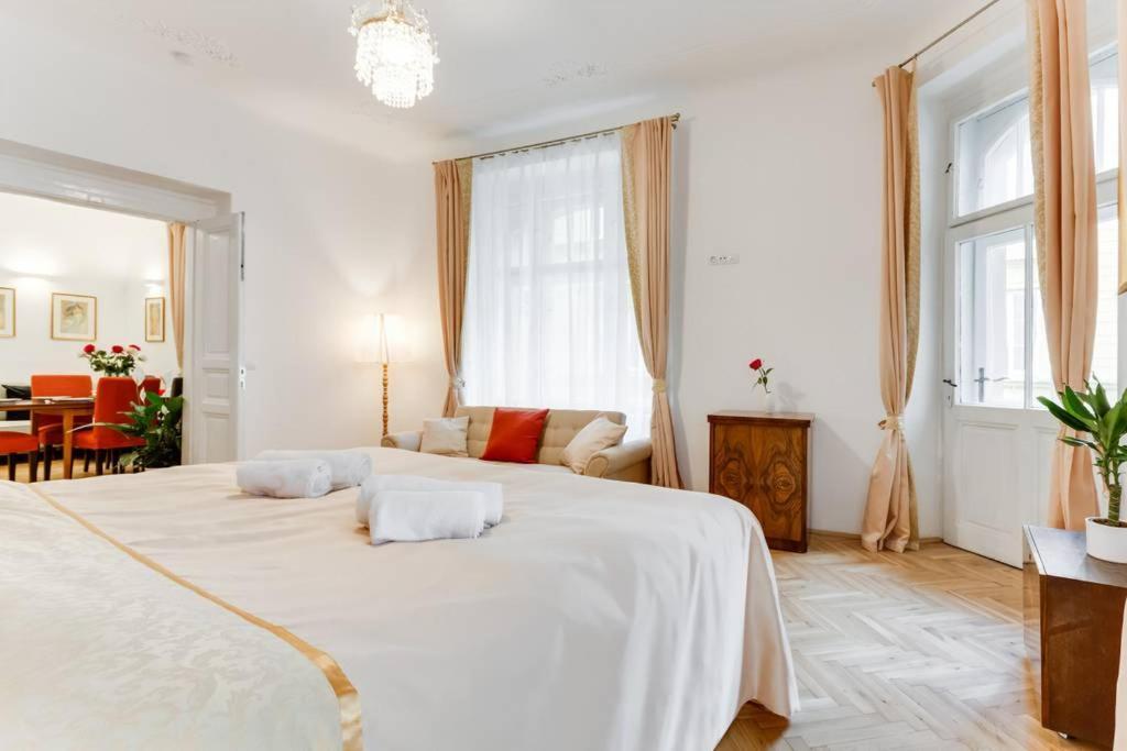Apartment Days - 3bdr - Small Balcony - 2 Bathrooms - 90 Sqm *