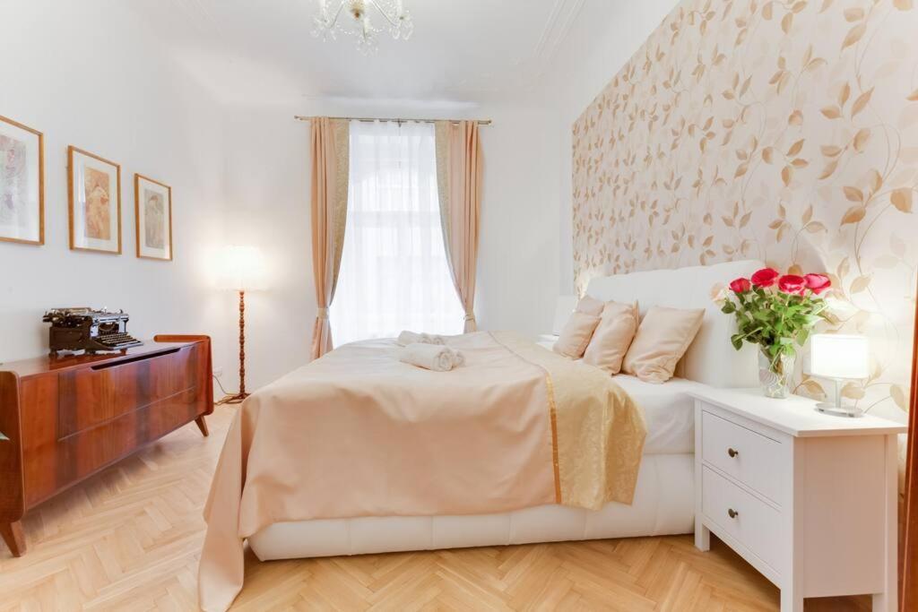 Days - 3bdr - Small Balcony - 2 Bathrooms - 90 Sqm *